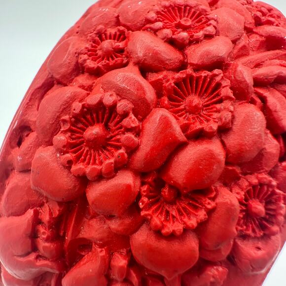 Vintage massive red Cinnabar Chinese carved lacquer floral bangle bracelet - Picture 5 of 10